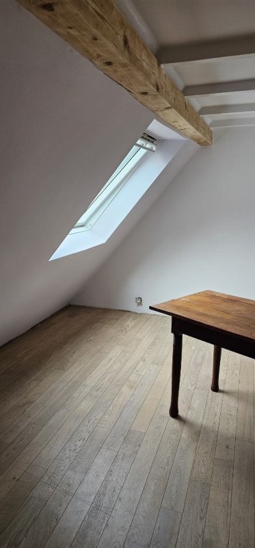 Peintre à Lipsheim pour mise en peinture blanc cassé et pose de papier peint panoramique dans une chambre d'enfant