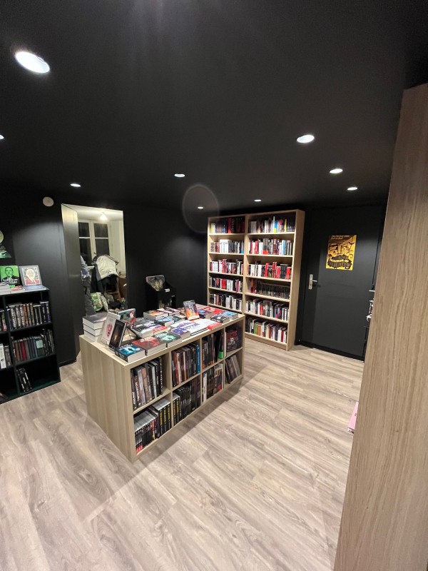 Mise en peinture d’une boutique et le sol du local refait en parquet sur Strasbourg