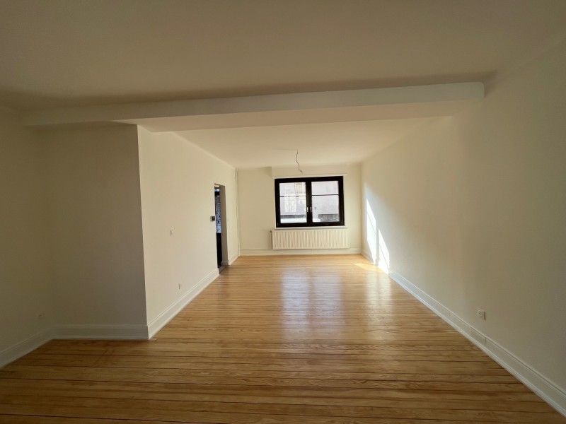 Ponçage d’un parquet ancien près de Rosheim