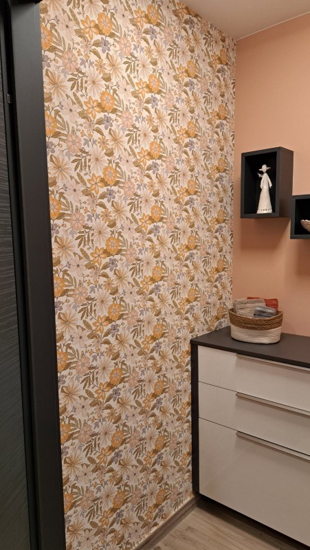 Pose de papier peint coordonnée avec les teintes des murs près de Strasbourg par des professionnels