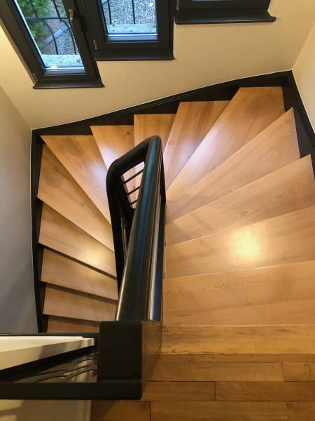 Rénovation complète d'un escalier en bois des années 30 design et sécurité à La Meinau à Strasbourg