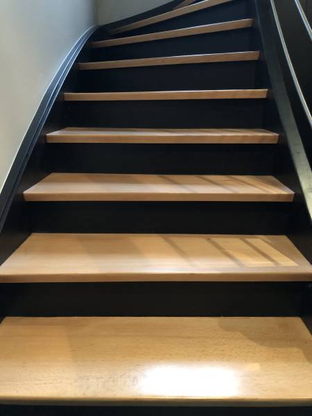 Rénovation complète d'un escalier en bois des années 30 design et sécurité à La Meinau à Strasbourg