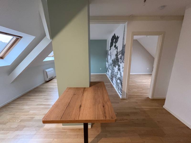 Rénovation intérieure avec tapisserie et peinture pour cette maison proche de Strasbourg