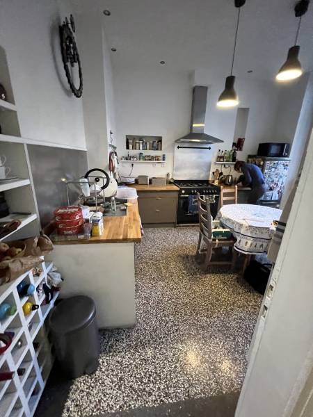 Faire la peinture chez soi par un artisan peintre dans son salon à Strasbourg centre ville