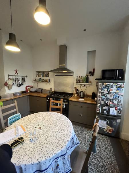 Faire la peinture chez soi par un artisan peintre dans son salon à Strasbourg centre ville
