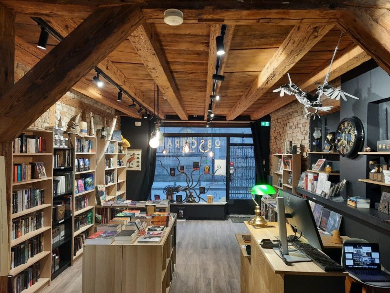 Mise en peinture d’une boutique et le sol du local refait en parquet sur Strasbourg